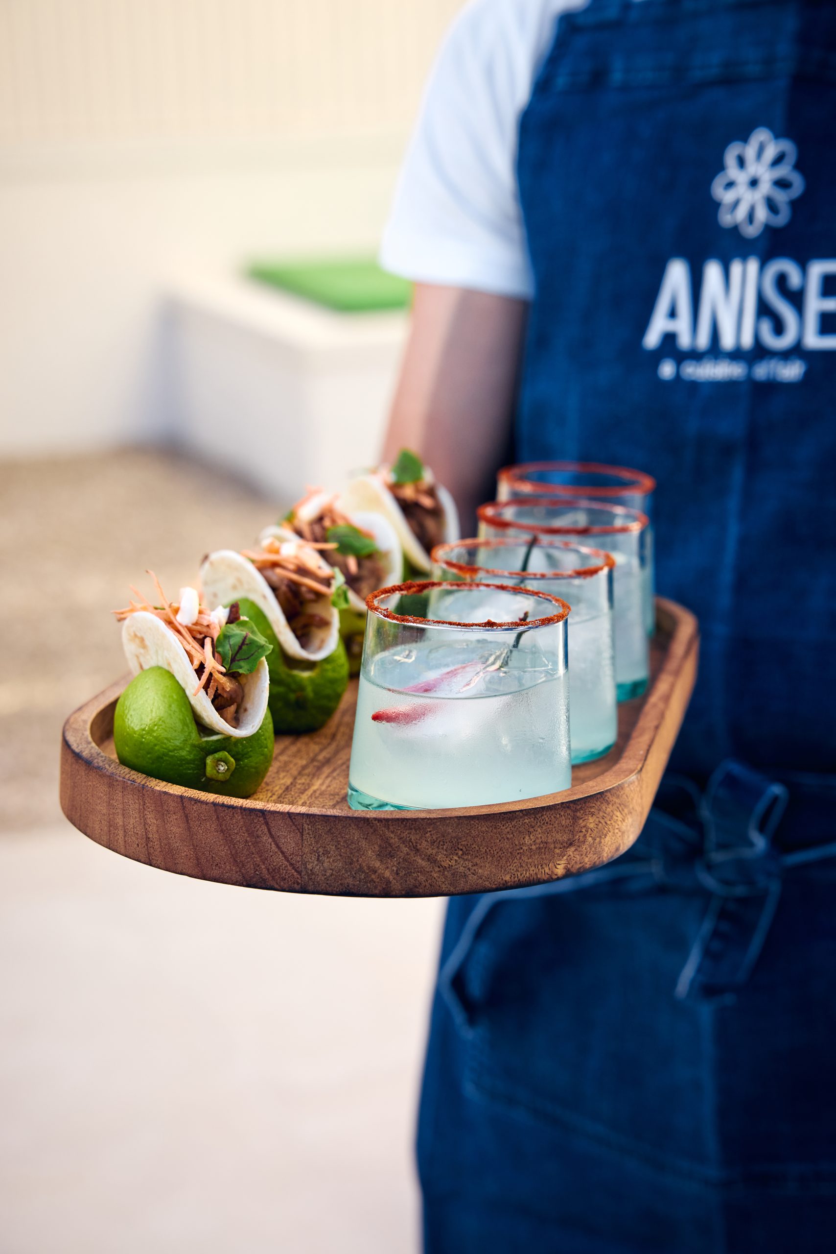 canapés and cocktails Anise